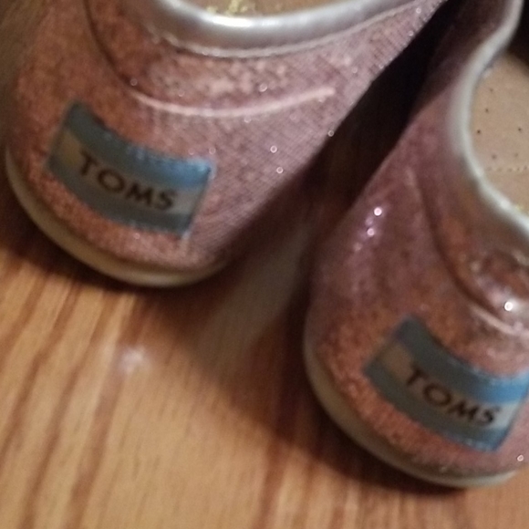 Pink sparkle TOMS size 6.5 - Picture 3 of 8